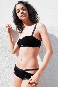 K+1% Black Velour Bra